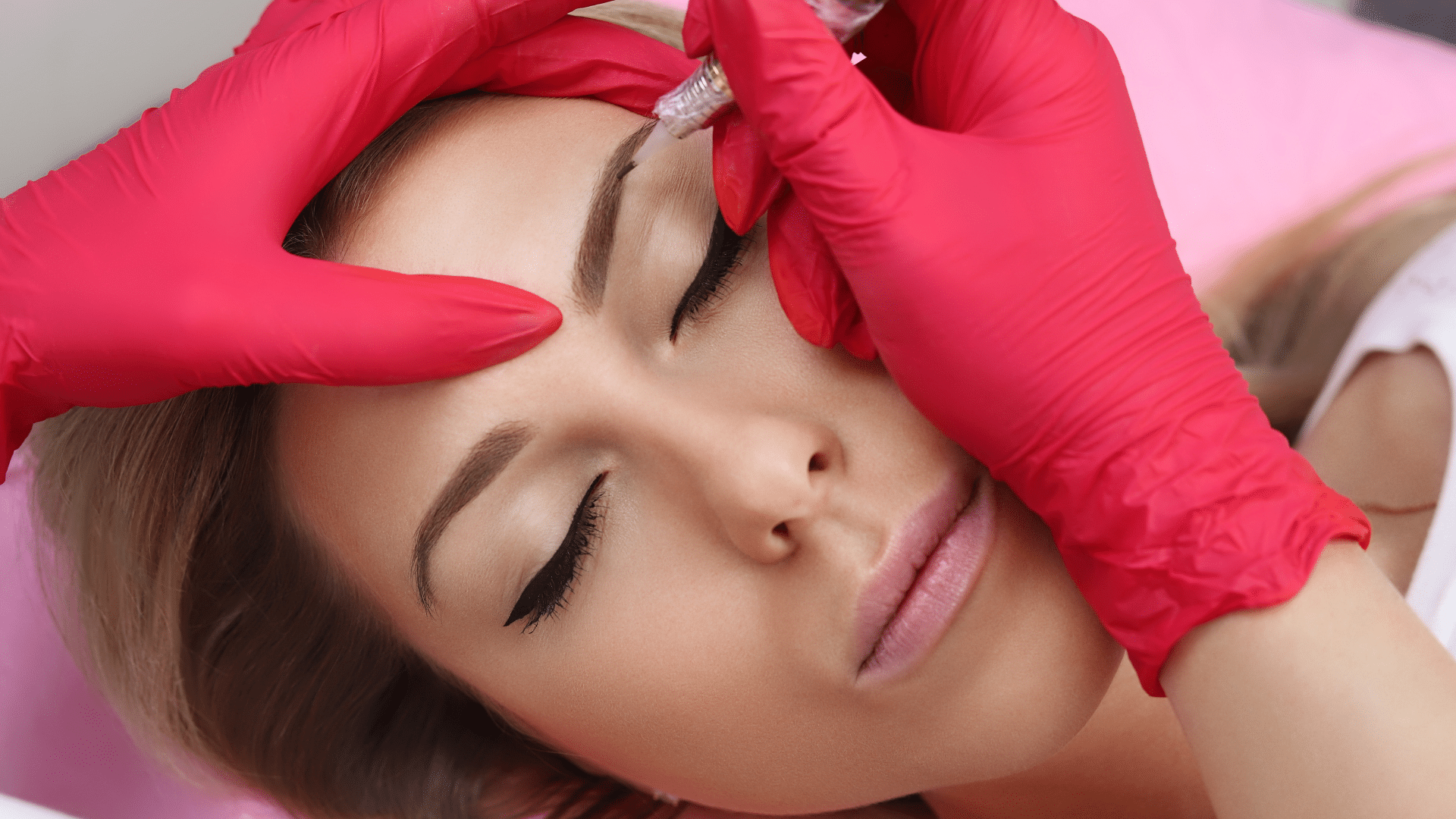 Deine Möglichkeiten im Saarland_ Augenbrauen, Lidstrich, Lippen